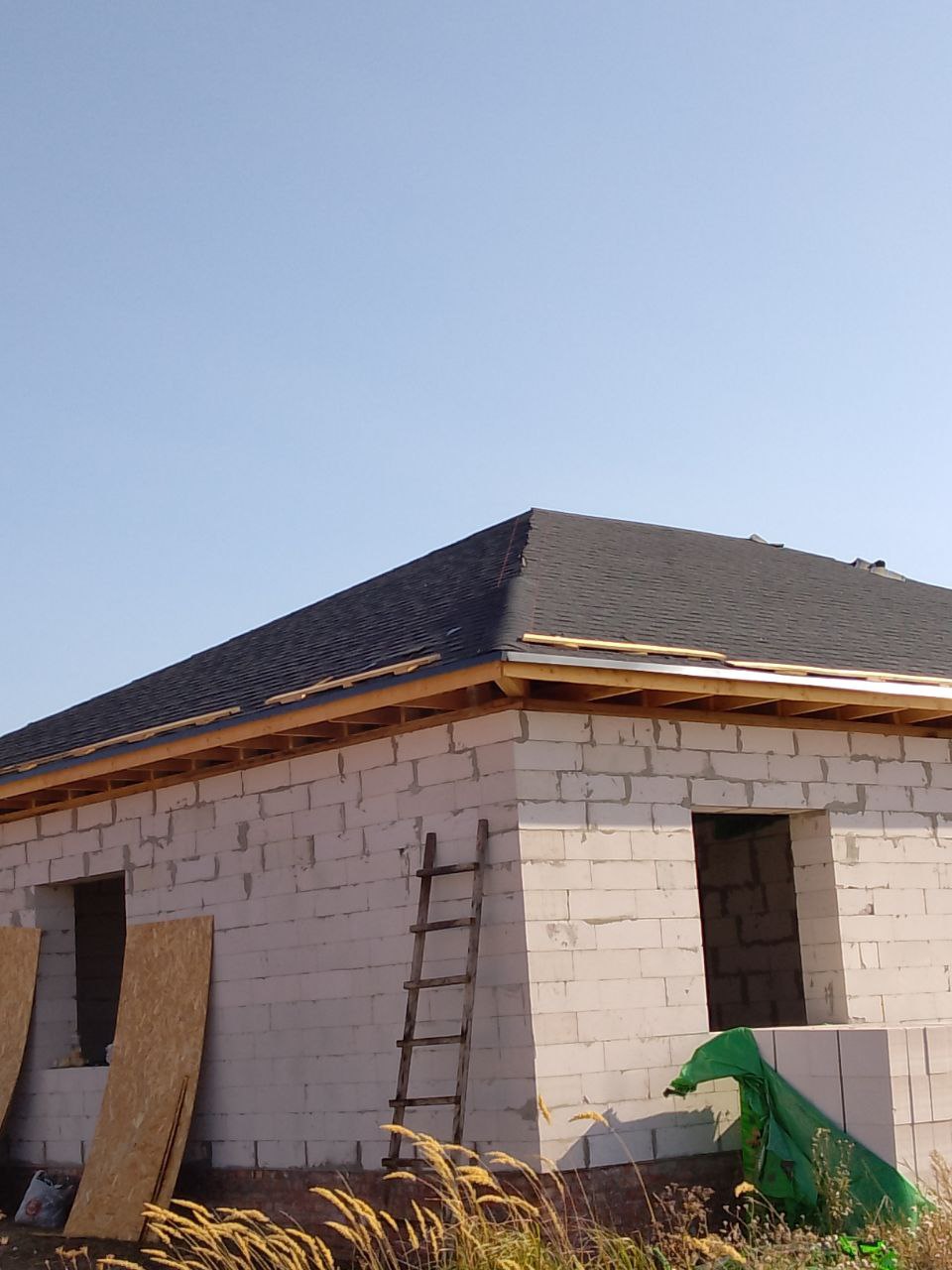 Монтаж конька и доборных элементов