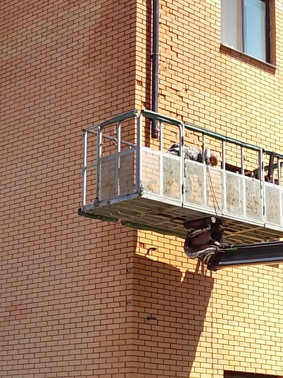 Ремонт кровли после шторма